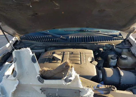 2004 Lincoln Navigator z USA, uszkodzony, nr VIN 5LMFU28R04LJ39524